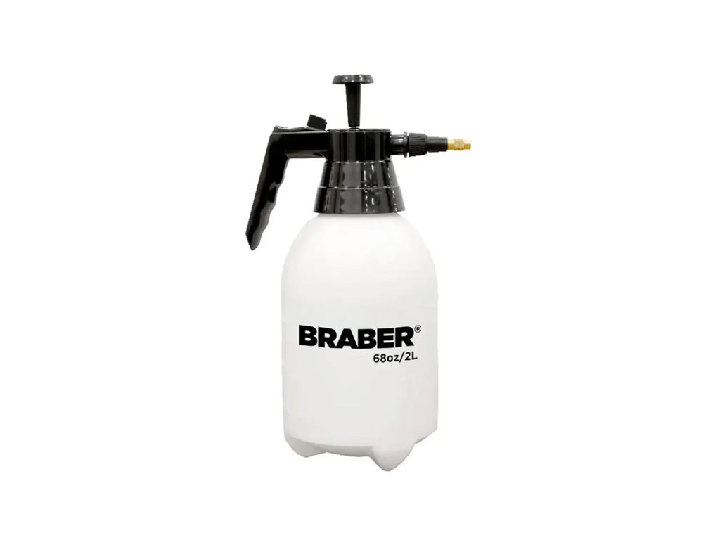 Braber 2 Liter handheld pump pressure sprayer with adjustable brass nozzle and ergonomic handle